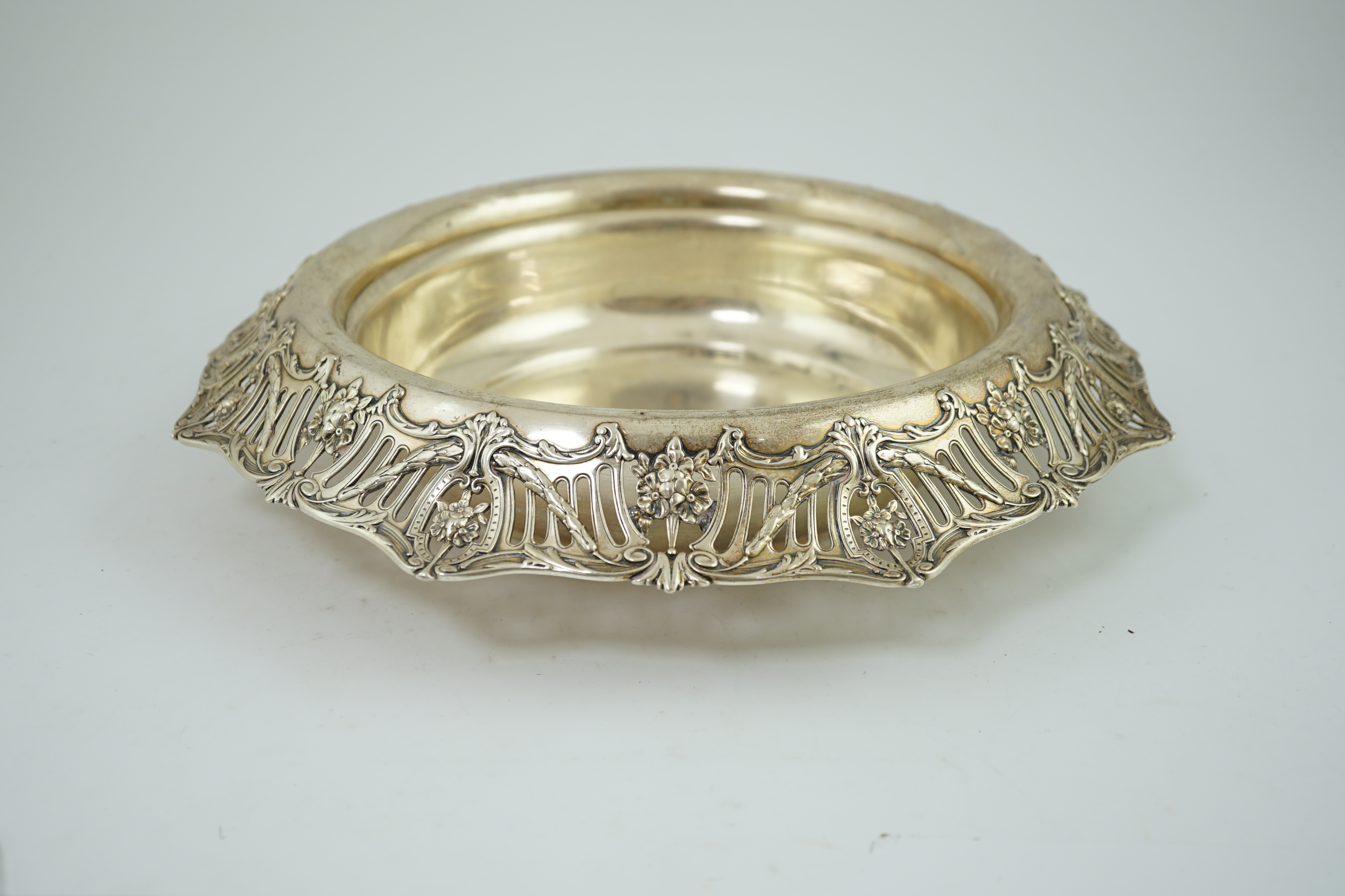 An early 20th century American sterling silver rose bowl